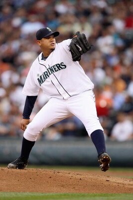 SEATTLE - AUGUST 12:  Felix Hernandez #34 of the Seattle Mariners pitches during the game against the Chicago White Sox on August 12, 2009 at Safeco Field in Seattle, Washington. (Photo by Otto Greule Jr/Getty Images) 