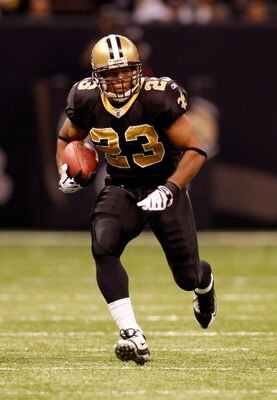 NEW ORLEANS - NOVEMBER 24:  Pierre Thomas #23 of the New Orleans Saints against the Green Bay Packers on November 24, 2009 at the Superdome in New Orleans, Louisiana.  (Photo by Chris Graythen/Getty Images)