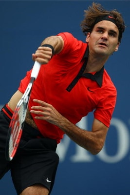 NEW YORK - SEPTEMBER 07:  Roger Federer of Switzerland serves to Tommy Robredo of Spain during day eight of the 2009 U.S. Open at the USTA Billie Jean King National Tennis Center on September 7, 2009 in the Flushing neighborhood of the Queens borough of N
