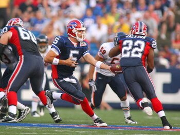 ORCHARD PARK, NY - AUGUST 15:  Trent Edwards #5  of the Buffalo Bills hands off to Fred Jackson #22 against the Chicago Bears on August 15, 2009 at Ralph Wilson Stadium in Orchard Park, New York.  (Photo by Rick Stewart/Getty Images)