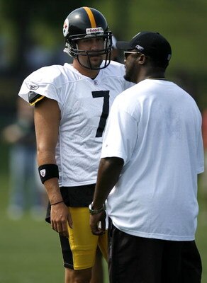 LATROBE, PA - JULY 28:  Ben Roethlisberger #7 of the Pittsburgh Steelers talks with head coach Mike Tomlin during training camp at St. Vincent College on July 28, 2008 in Latrobe, Pennsylvania.  (Photo by Gregory Shamus/Getty Images)