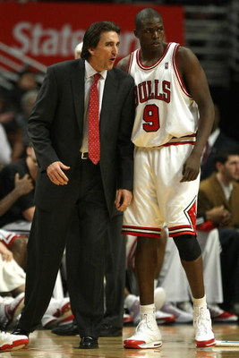 CHICAGO - DECEMBER 02:  Head coach Vinny Del Negro of the Chicago Bulls talks with Luol Deng #9 against the Philadelphia 76ers at the United Center on December 2, 2008 in Chicago, Illinois.  NOTE TO USER: User expressly acknowledges and agrees that, by do