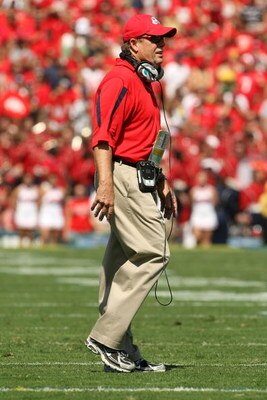 PASADENA, CA - SEPTEMBER 27:  Head coach Pat Hill of the Frenso State Bulldogs walks on the field during the game against the UCLA Bruins on September 27, 2008 at the Rose Bowl in Pasadena, California.  (Photo by Stephen Dunn/Getty Images)
