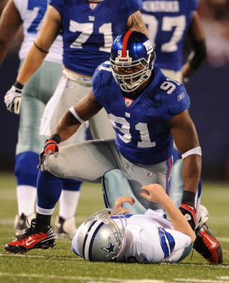 EAST RUTHERFORD, NJ - NOVEMBER 02: Justin Tuck #91 of the New York Giants sacks Brooks Bollinger #5 of the Dallas Cowboys during their game on November 2, 2008 at Giants Stadium in East Rutherford, New Jersey. (Photo by Al Bello/Getty Images)