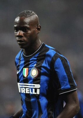 MILAN, ITALY - AUGUST 29:  Mario Balotelli of FC Inter Milan looks during the Serie A match between AC Milan and Inter Milan at Stadio Giuseppe Meazza on August 29, 2009 in Milan, Italy.  (Photo by Valerio Pennicino/Getty Images)