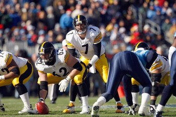 NASHVILLE, TN - DECEMBER 21:  Quarterback Ben Roethlisberger #7 of the Pittsburgh Steelers calls the play at the line of scrimmage during the game against the Tennessee Titans on December 21, 2008 at LP Field in Nashville, Tennessee. (Photo by: Streeter L