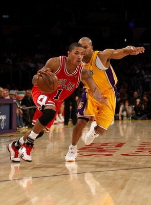 LOS ANGELES, CA - NOVEMBER 18:  Derrick Rose #1 of the Chicago Bulls drives past Derek Fisher #2 of the Los Angeles Lakers on November 18, 2008 at Staples Center in Los Angeles, California.  The Lakers won 116-109.    NOTE TO USER: User expressly acknowle