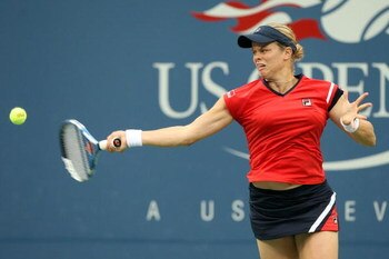 NEW YORK - SEPTEMBER 06:  Kim Clijsters of Belgium returns a shot against Venus Williams of the United States during day seven of the 2009 U.S. Open at the USTA Billie Jean King National Tennis Center on September 6, 2009 in the Flushing neighborhood of t