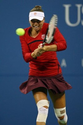 NEW YORK - SEPTEMBER 06:  Vera Zvonareva of Russia returns a shot against Flavia Pennetta of Italy during day seven of the 2009 U.S. Open at the USTA Billie Jean King National Tennis Center on September 6, 2009 in the Flushing neighborhood of the Queens b