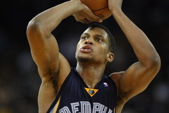 OAKLAND, CA - MARCH 30:  Rudy Gay #22 of the Memphis Grizzlies shoots against f the Golden State Warriors during an NBA game on March 30, 2009 at Oracle Arena in Oakland, California. NOTE TO USER: User expressly acknowledges and agrees that, by downloadin