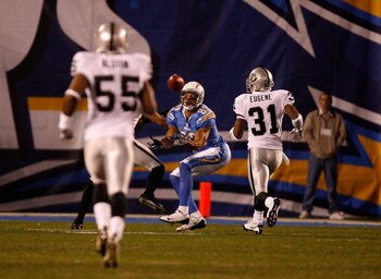 SAN DIEGO - DECEMBER 04:  Wide Receiver Vincent Jackson #83 of the San Diego Chargers reaches to catch the ball during their NFL Game against the Oakland Raiders on December 4, 2008 at Qualcomm Stadium in San Diego, California.  (Photo by Harry How/Getty 