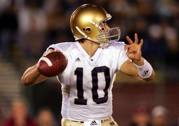 PALO ALTO, CA - NOVEMBER 26:  Brady Quinn #10 of the Notre Dame passes against Stanford during a game at Stanford University on November 26, 2005 in Stanford Stadium in Palo Alto, California.  (Photo by Jed Jacobsohn/Getty Images)