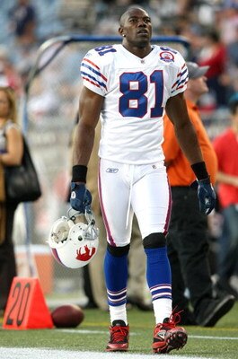 FOXBORO, MA - SEPTEMBER 14:  Terrell Owens #81 of the Buffalo Bills walks along the side line during warm ups before the game against the New England Patriots on September 14, 2009 at Gillette Stadium in Foxboro, Massachusetts. (Photo by Elsa/Getty Images