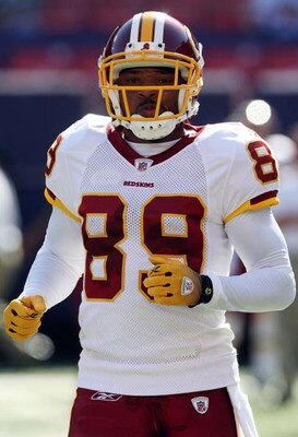 EAST RUTHERFORD, NJ - SEPTEMBER 13:  Santana Moss #89 of the Washington Redskins warms up before playing the New York Giants on September 13, 2009 at Giants Stadium in East Rutherford, New Jersey.  (Photo by Jim McIsaac/Getty Images)