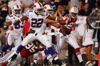 FOXBORO, MA - SEPTEMBER 14:  Fred Jackson #22 of the Buffalo Bills scores a touchdown during the fourth quarter of the game against the New England Patriots on September 14, 2009 at Gillette Stadium in Foxboro, Massachusetts. (Photo by Jim Rogash/Getty Im