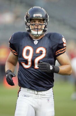 CHICAGO - AUGUST 25: Hunter Hillenmeyer #92 of the Chicago Bears jogs on the field before the game against the San Francisco 49ers on August 25, 2007 at Soldier Field in Chicago, Illinois. (Photo by Jonathan Daniel/Getty Images)