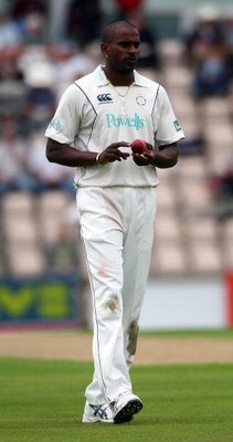SOUTHAMPTON, ENGLAND - JULY 22:  Dimitri Mascarenhas of Hampshire prepares to bowl during Day Two of The Division One LV County Championship Matchplayed between Hampshire and Warwickshire   at The Rose Bowl on July 22, 2009 in Southampton, England.  (Phot