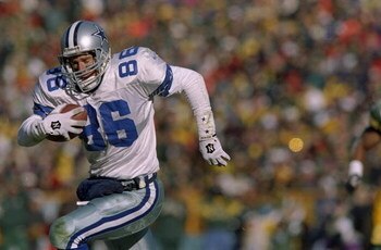 23 Nov 1997:  Tight end Eric Bjornson of the Dallas Cowboys in action against the Green Bay Packers during a game at Lambeau Field in Green Bay, Wisconsin.  The Packers defeated the Cowboys 45-17. Mandatory Credit: Brian Bahr  /Allsport