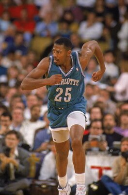 CHARLOTTE, NC - 1989:  Earl Cureton #25 of the Charlotte Hornets runs on the court during an NBA game at Charlotte Colesium in 1989. (Photo by Tim Defrisco/Getty Images)