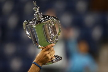 NEW YORK - SEPTEMBER 14:  Juan Martin Del Potro of Argentina holds the championship trophy after defeating Roger Federer of Switzerland in the Men's Singles final on day fifteen of the 2009 U.S. Open at the USTA Billie Jean King National Tennis Center on 