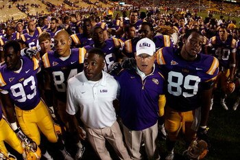 BATON ROUGE, LA - SEPTEMBER 19:  Head coach Les Miles center, celebrates with members of the Louisiana State University Tigers after defeating the University of Louisiana-Lafatette Ragin' Cajuns at Tiger Stadium 31-3 on September 19, 2009 in Baton Rouge, 