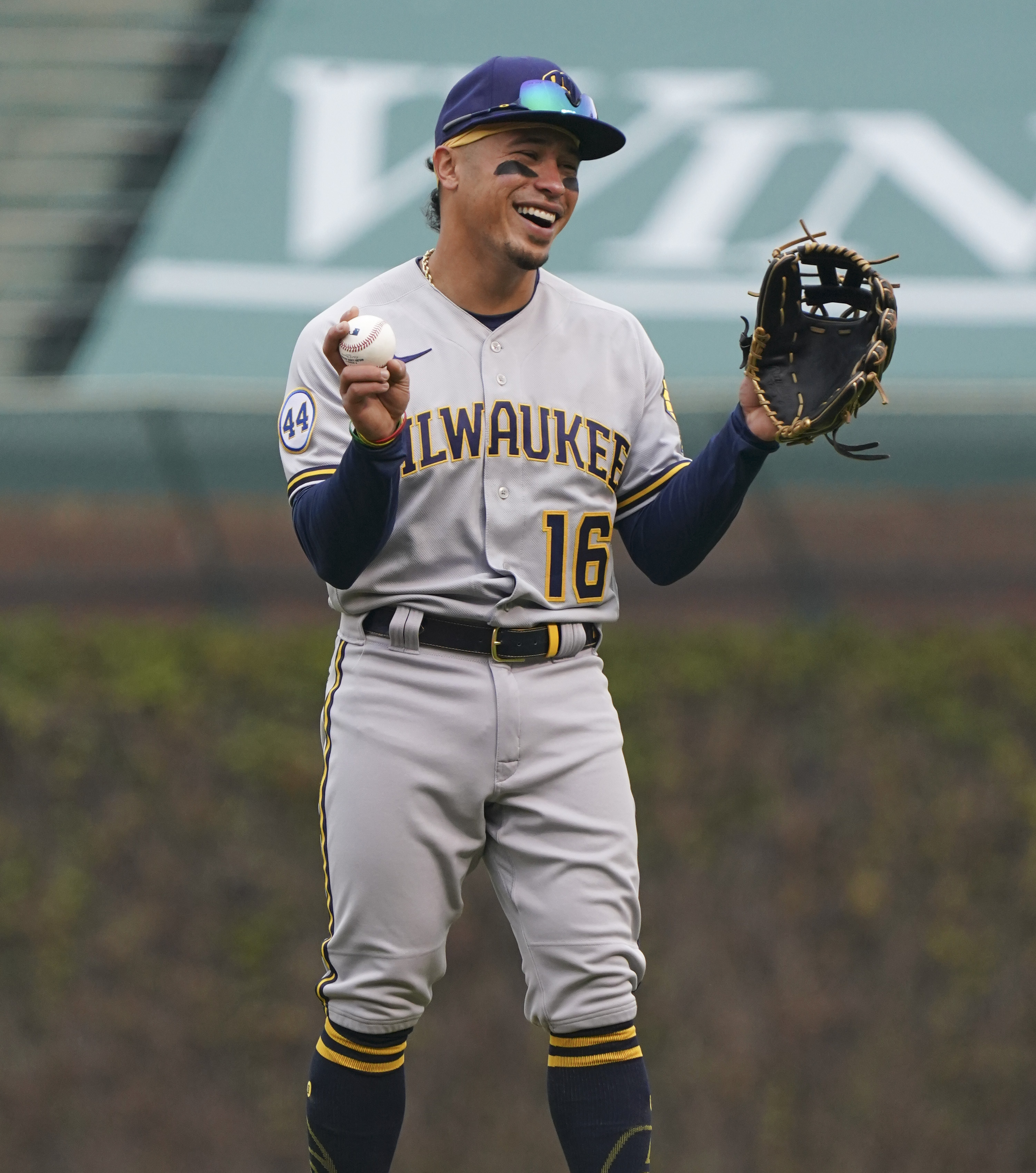 Tom on X: New #Brewers home alternate uniform is nod to previous