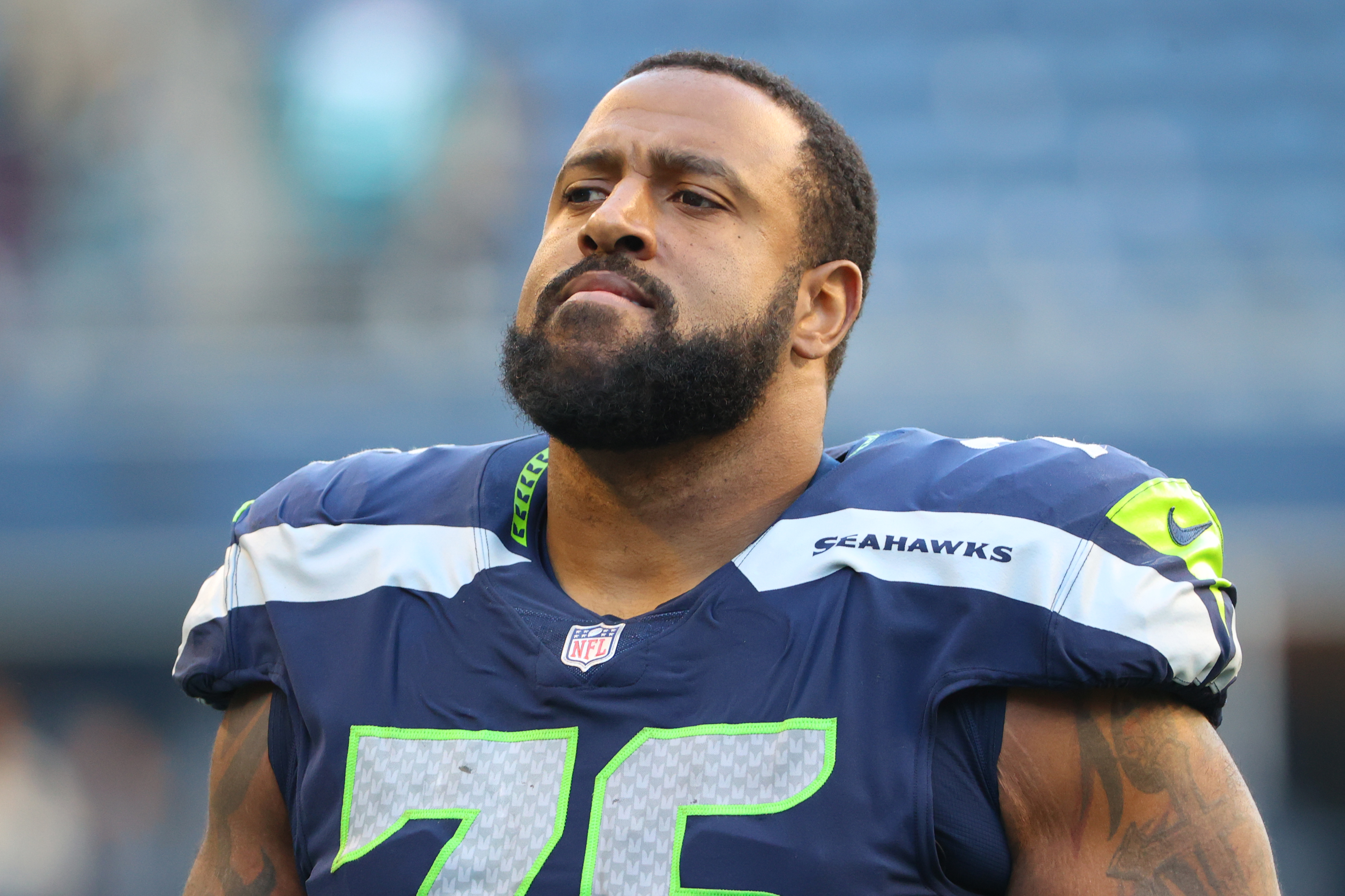 Duane Brown is back; the rest of the Seahawks' drama pales - Sportspress  Northwest