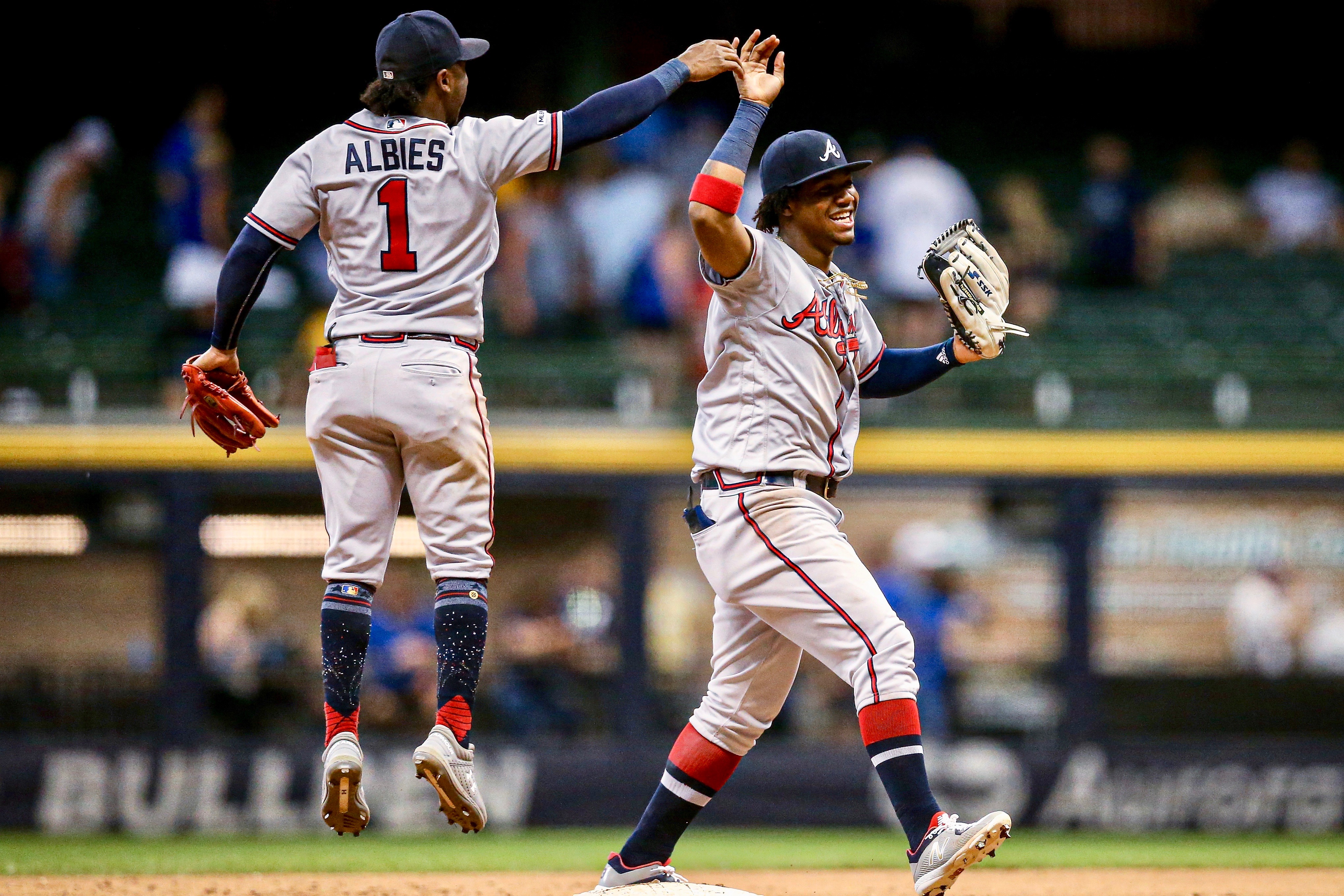 Minnesota Twins 14, Chicago White Sox 4: Squirrel works its magic; Bomba  Squad piles it on late - Twinkie Town