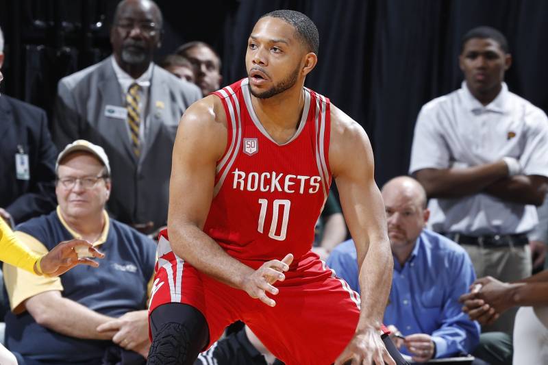 Eric Gordon Suffers Knee Injury Vs Pelicans Will Undergo Mri Bleacher Report Latest News Videos And Highlights