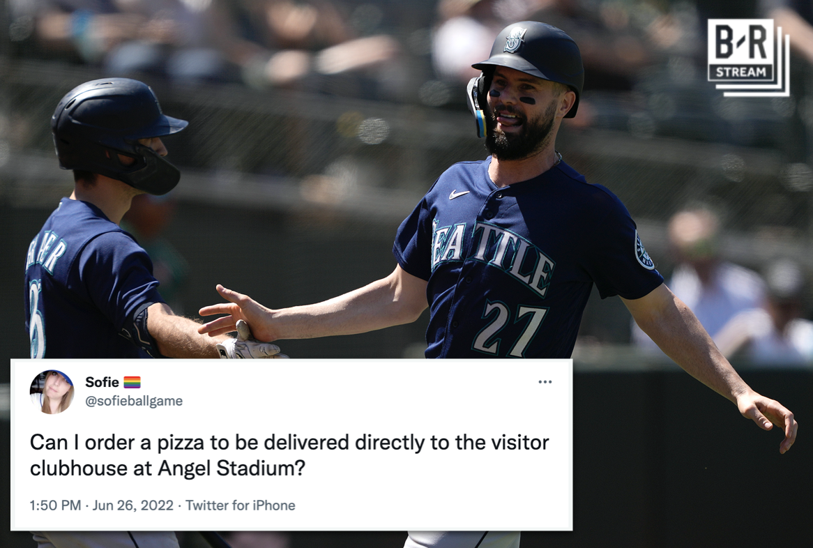 Mariners' Jesse Winker Apologizes for Flipping Off Fans After