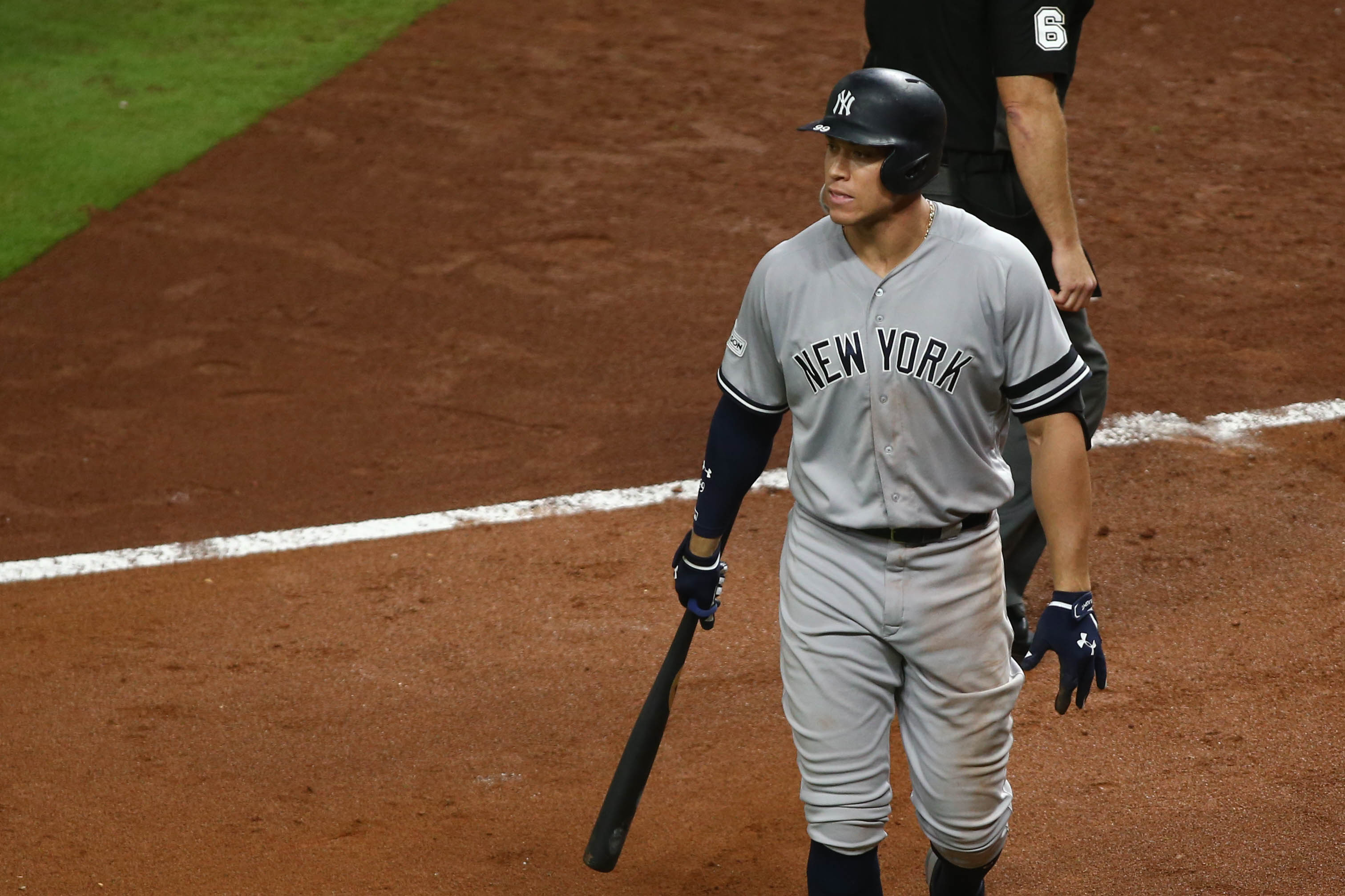 Let's all watch Evan Gattis homer on a pitch he had no business hitting in  the first place