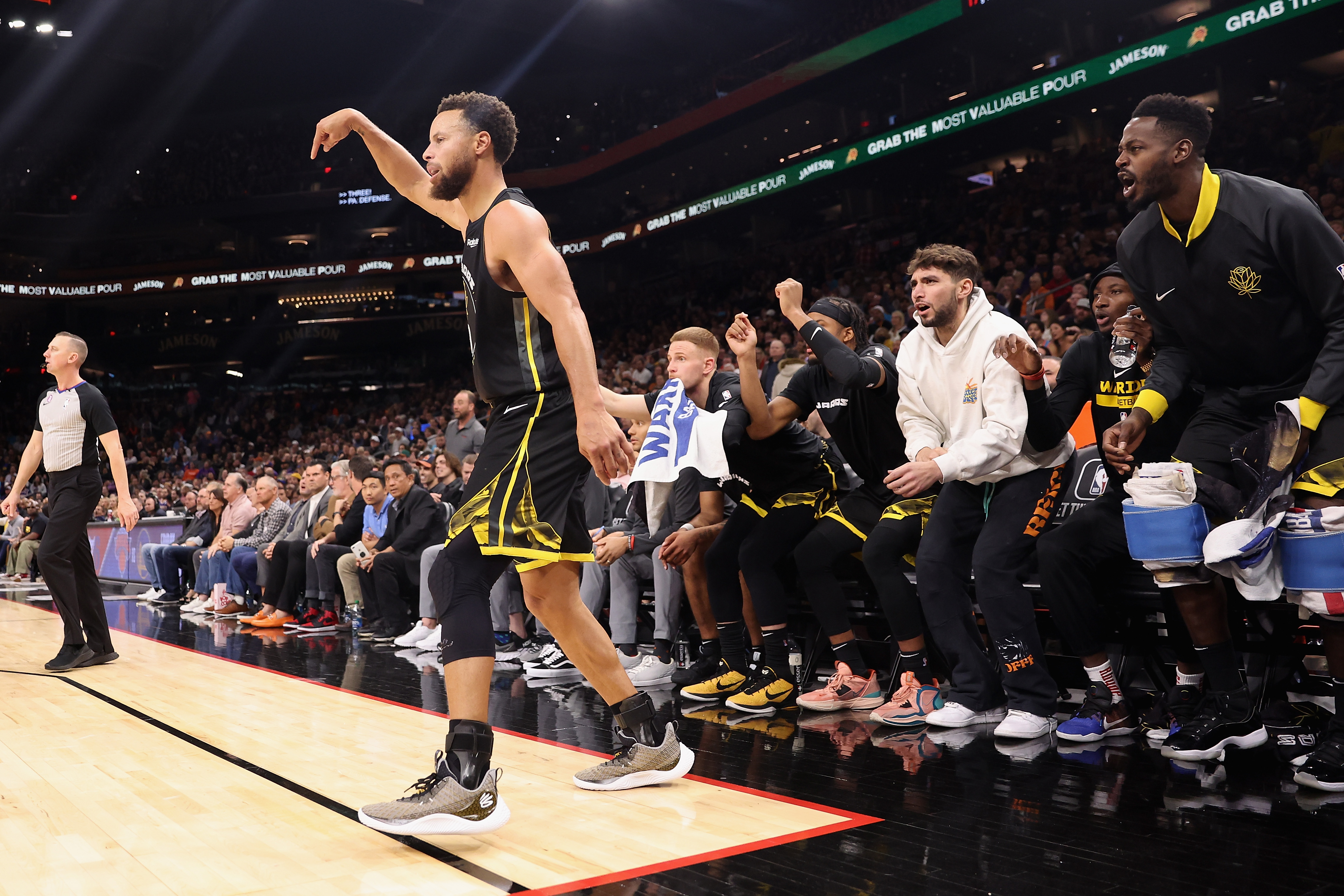 Curry scores 50 points, but Suns beat Warriors 130-119