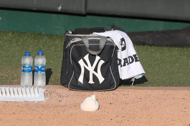 Yanks fans pelt Cleveland outfielders with debris after win