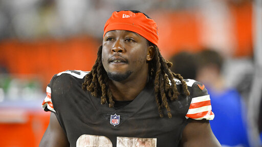 Browns' RB Kareem Hunt will play Sunday vs. Titans, per HC Kevin Stefanski.  Hunt's role is to be determined, but he will be active.