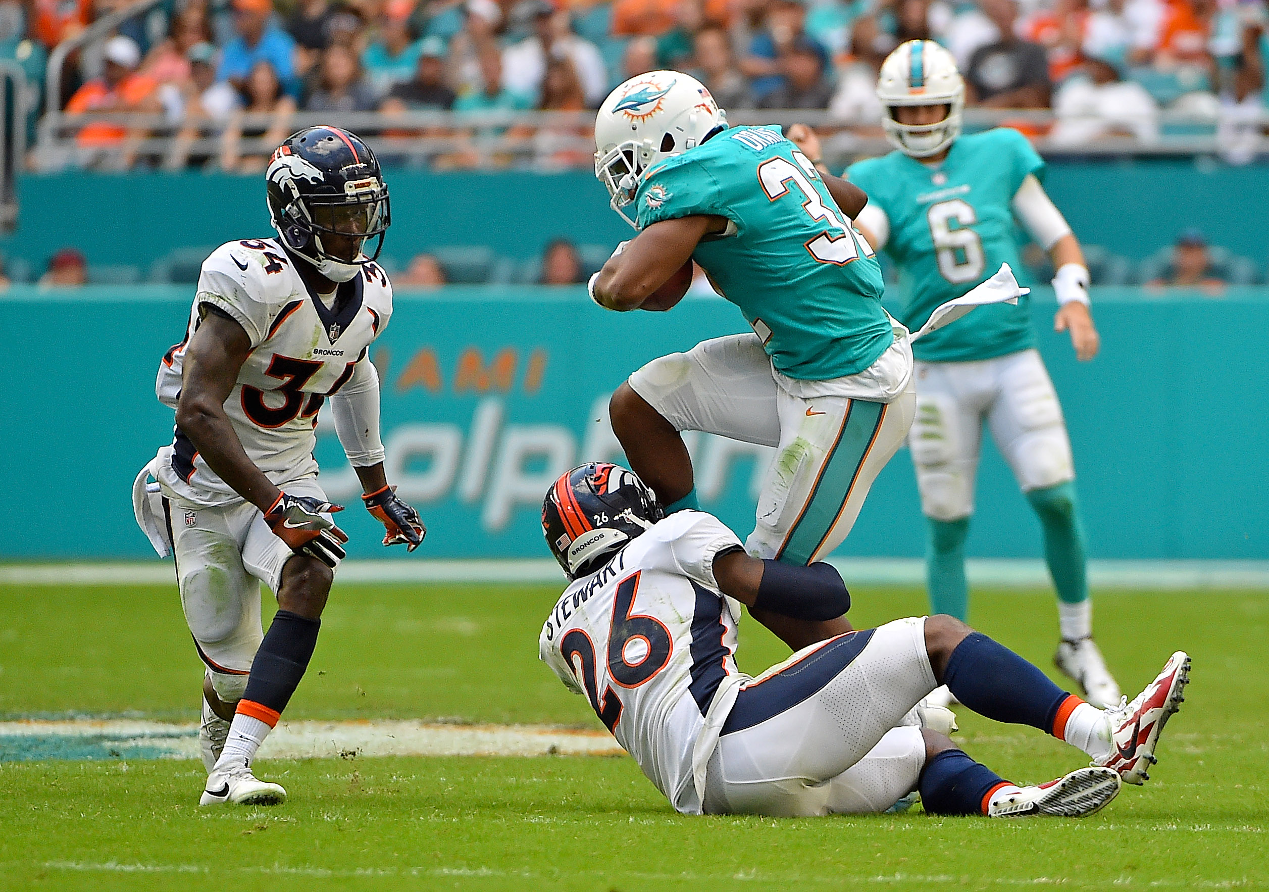 Dolphins are DOMINATING the #Broncos 