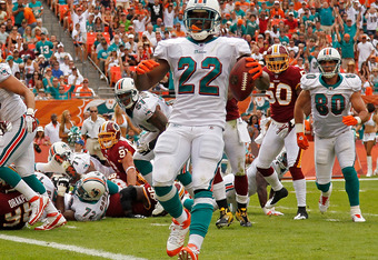 Reggie Bush runs wild as Miami Dolphins defeat the Oakland Raiders