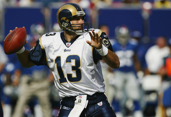 St. Louis Rams quarterback Kurt Warner rolls out of the pocket during  News Photo - Getty Images