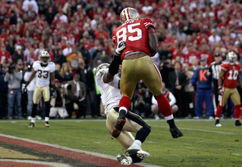 San Francisco, California, USA. 1st Dec, 2013. San Francisco 49ers tight  end Derek Carrier (46) congratulates tight end Vernon Davis (85) on  touchdown on Sunday, December 1, 2013 in San Francisco, California.