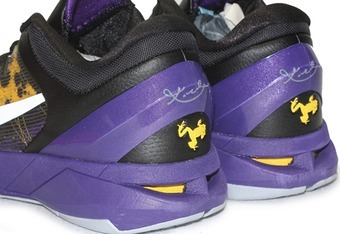 kobe 7 poison dart frog lakers