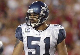 Tatupu 'D' man in middle for Seattle