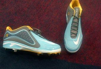 Swingman hot sale legend cleats