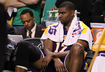 Photo: LOS ANGELES LAKERS INTRODUCE NBA DRAFT PICK ANDREW BYNUM -  LAP2005063003 