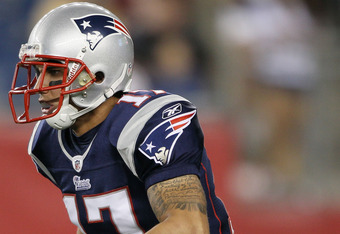 Former Pats WR Deion Branch stands by Aaron Hernandez