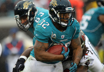 San Francisco 49ers LaMichael James (23) eludes Miami Dolphins