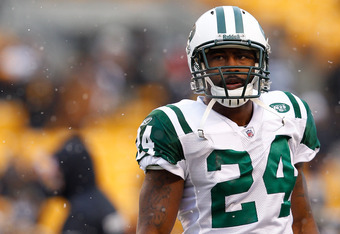 Darrelle Revis and Tim Tebow still a distraction for NY Jets as