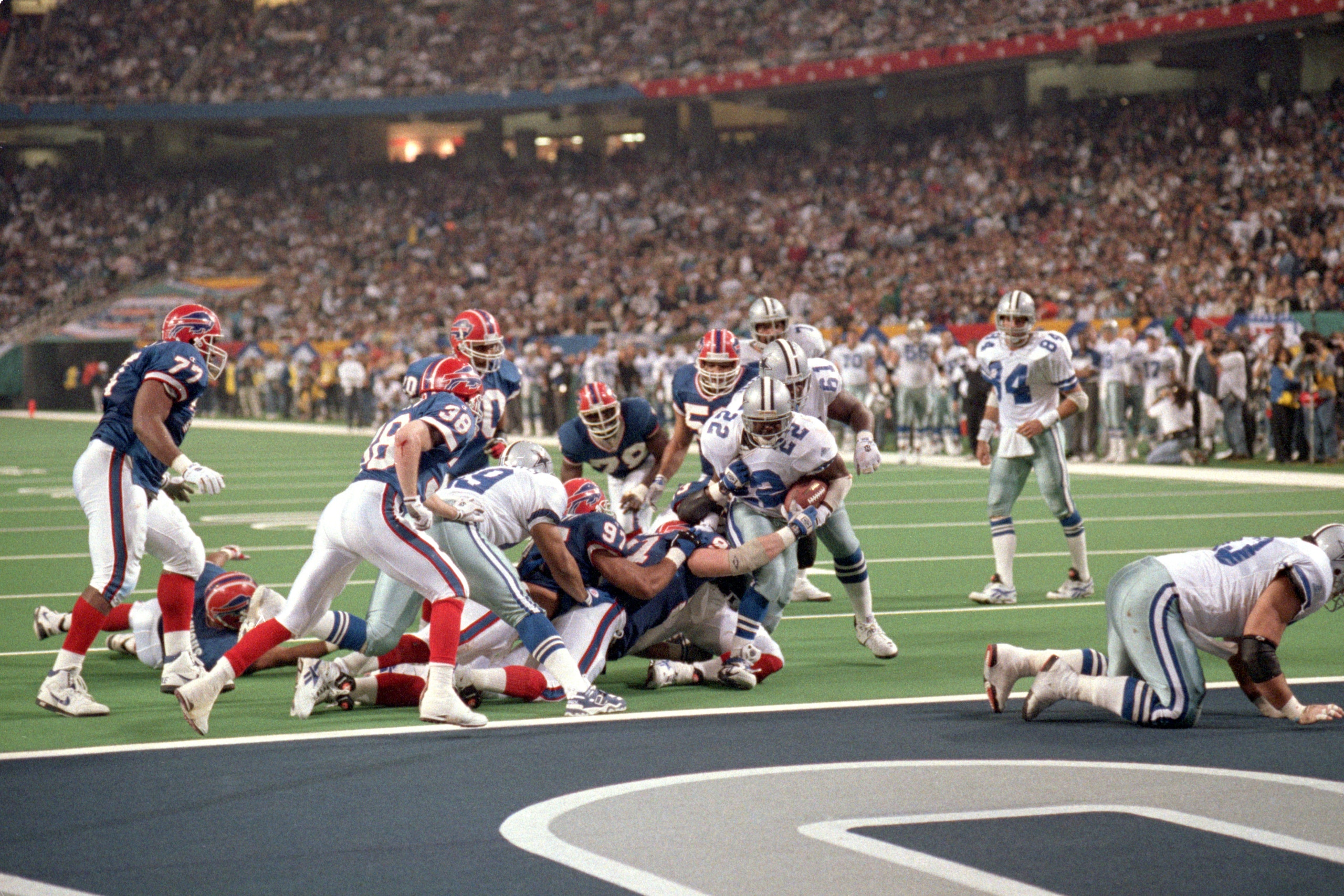 ATLANTA - JANUARY 30:  Running back Emmitt Smith #22 of the Dallas Cowboys scores a one yard touchdown with 9:50 left of the clock putting Dallas up 27-13 in the fourth quarter in Super Bowl XXVIII against the Buffalo Bills at the Georgia Dome on January