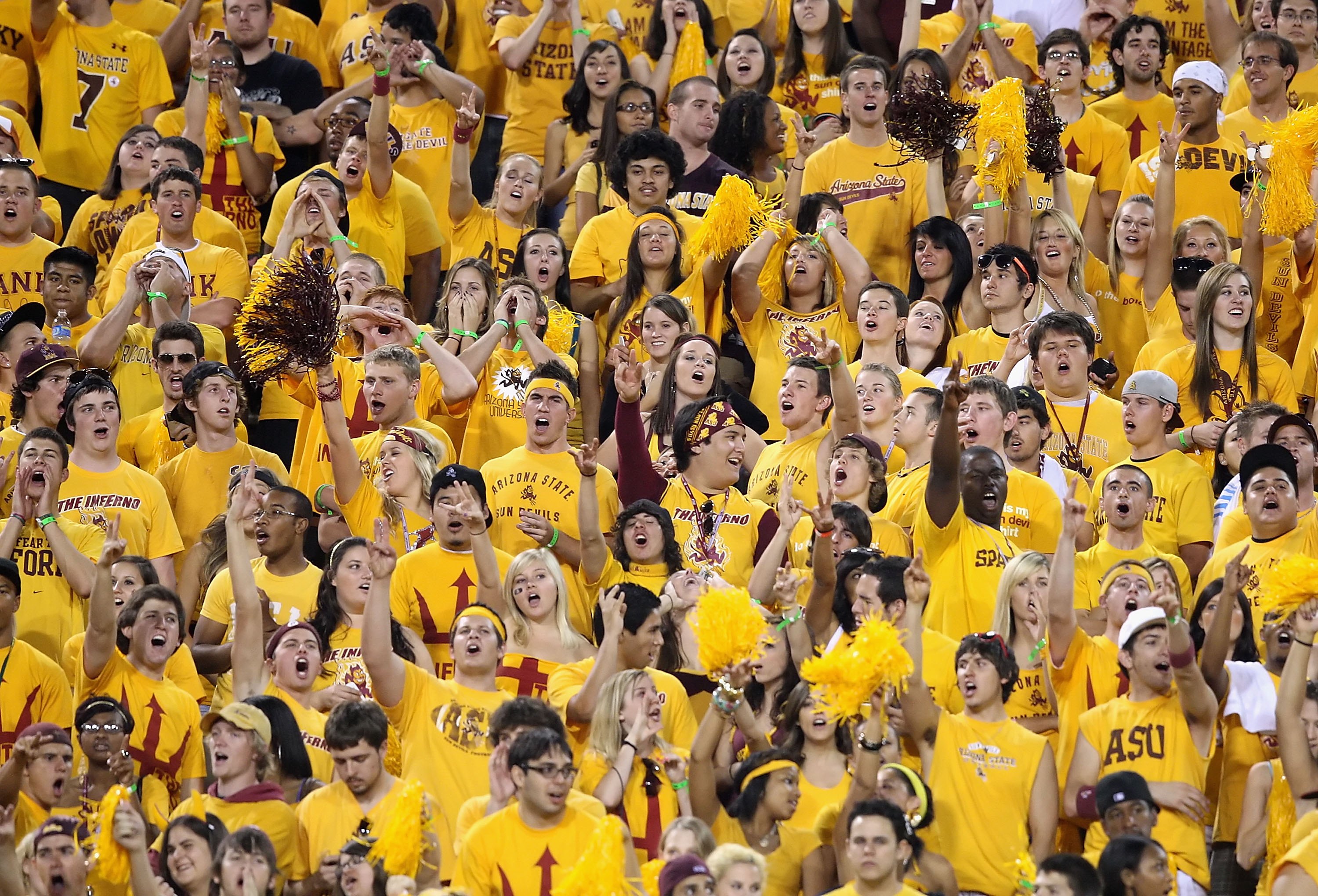 Ranking the Pac-10 Football Student Sections By Size | Bleacher Report ...