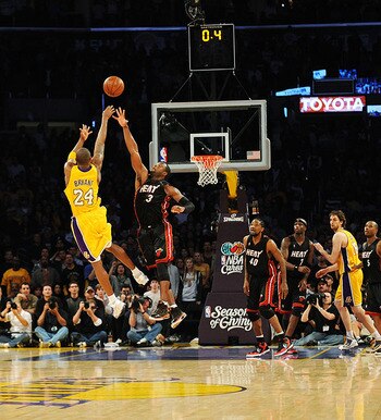 Kobe hits a game winner on Dwayne Wade (Miami C-Heat)