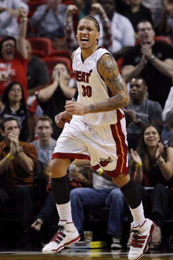 Michael Beasley turns ankle after appearing to taunt Heat bench – New York  Daily News
