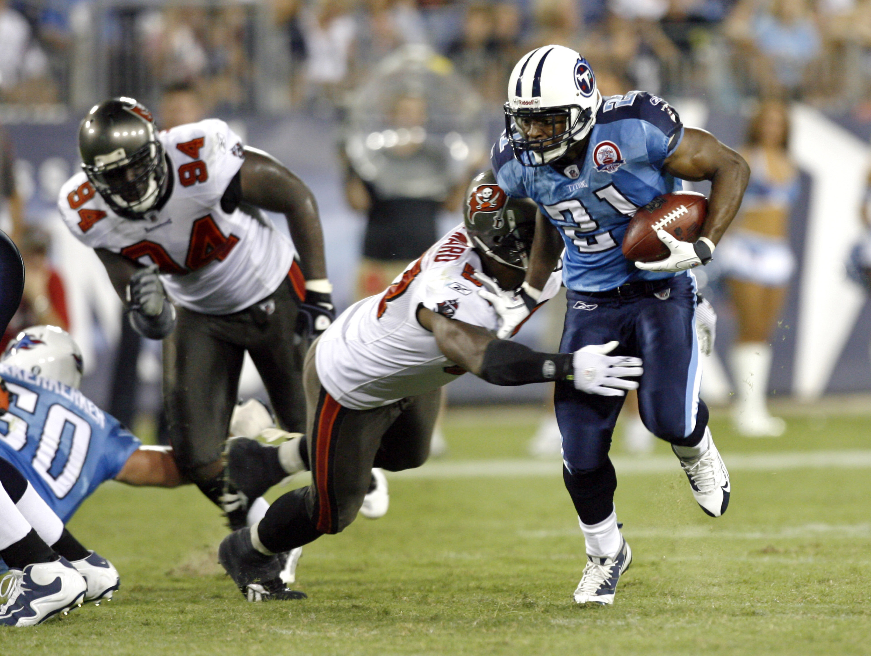 Washington Redskins Clinton Portis (R) carries the ball 3 yards as Dallas  Cowboys Roy Williams (31)